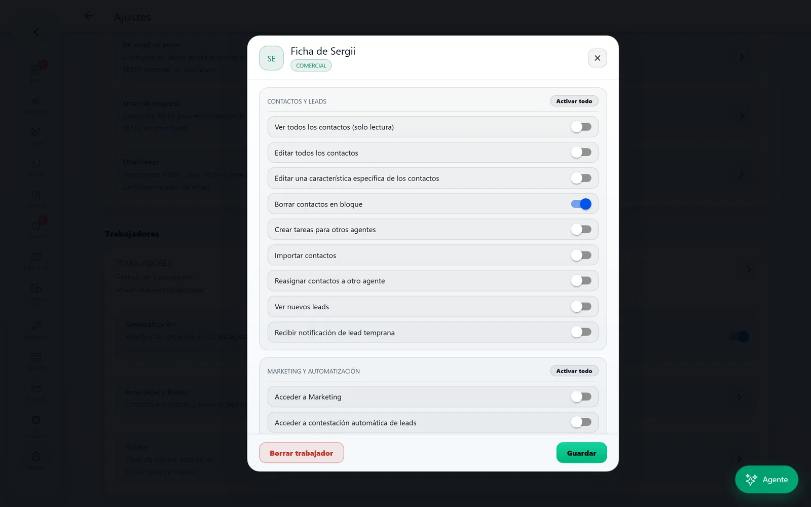 Gestión del equipo en Domuspace: ficha de un trabajador con su rol de comercial y sus permisos, que se activan uno a uno